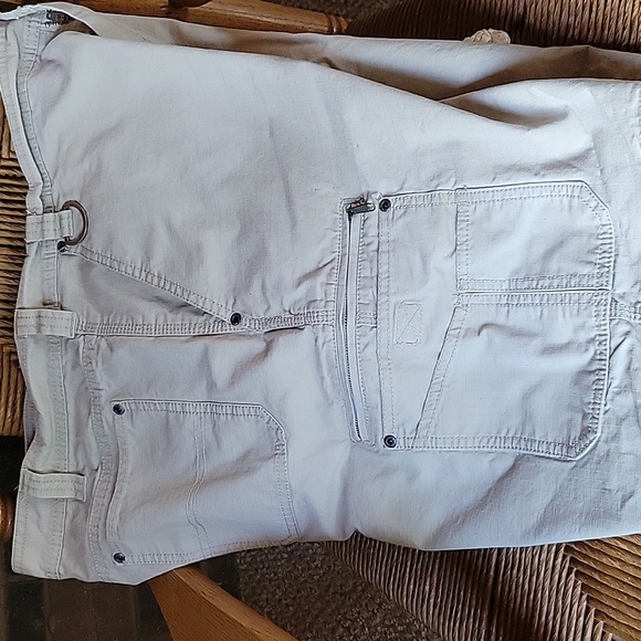 C.E. Schmidt Workwear cargo shorts, tan, size 40 - Picture 7 of 11